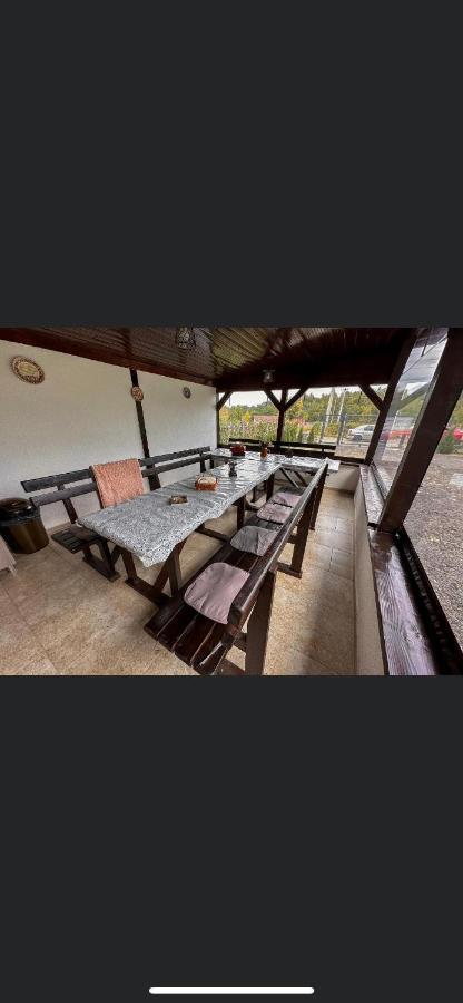 Casutele De Sub Padure Hotel Avrig Exterior photo